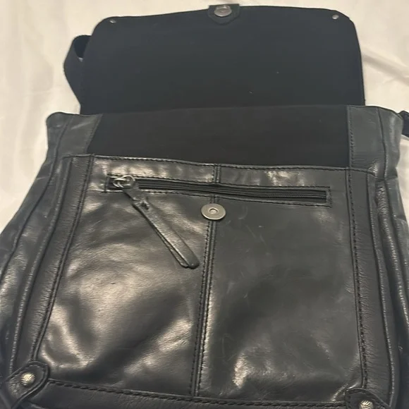 The Sak Black Ventura Convertible distressed leather backpack crossbody NWOT - Picture 4 of 16